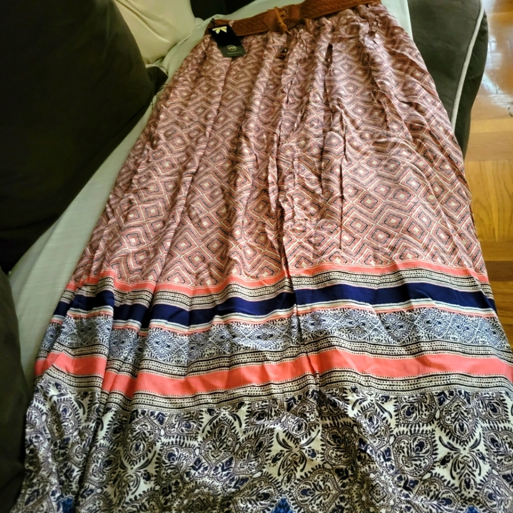 Long pattern skirt